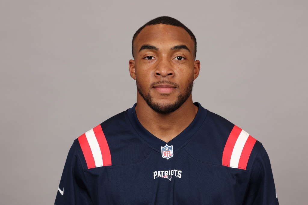 Henderson in Patriots uniform during debut