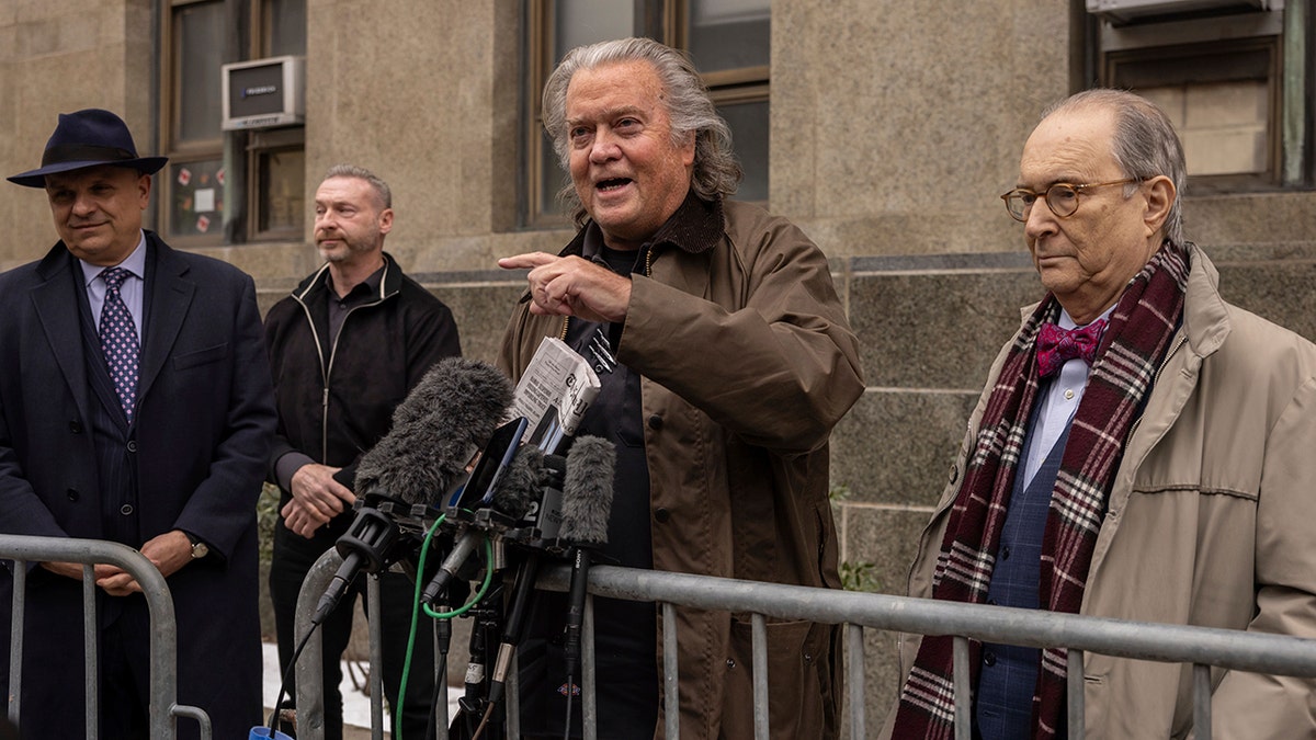 Steve Bannon outside court