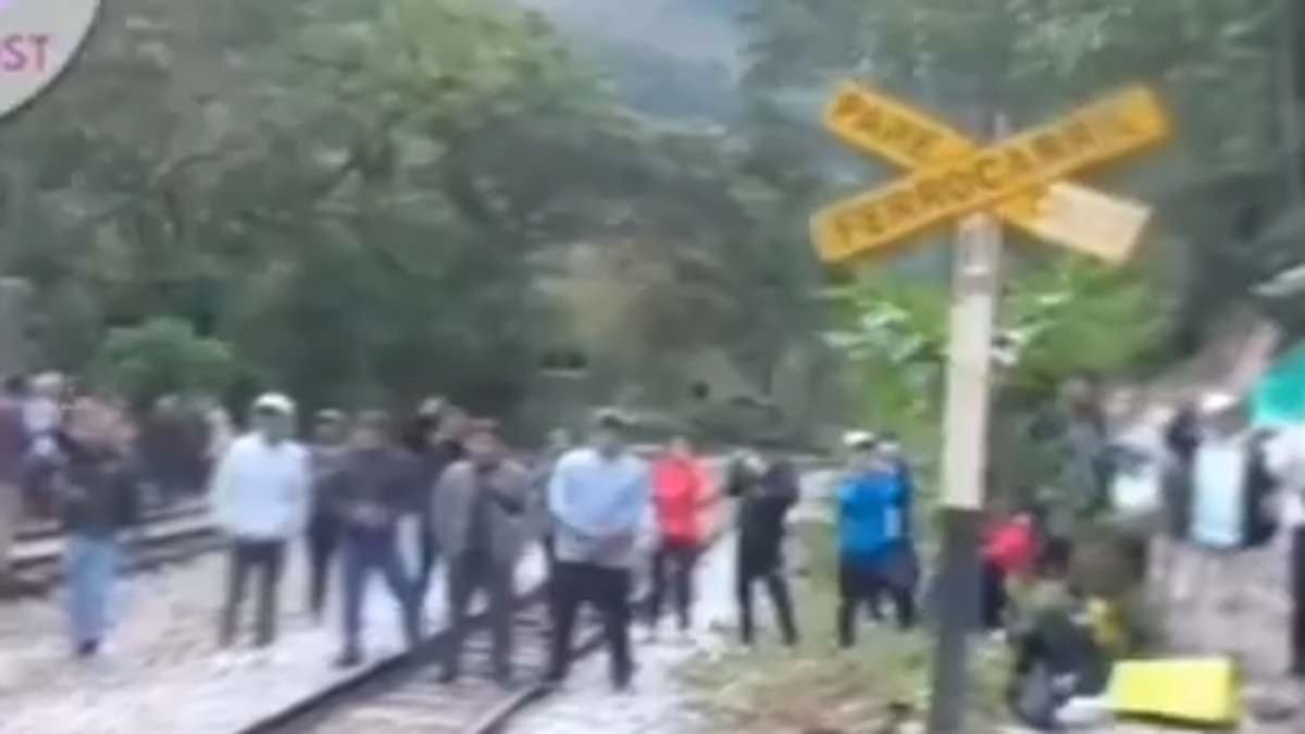 Machu Picchu risks losing New Seven Wonders status after protests strand tourists