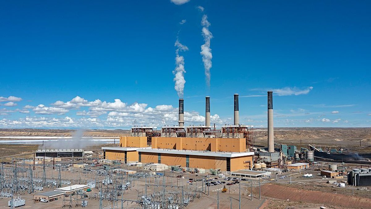 Wyoming UFO sightings persist above power plant for 13 months