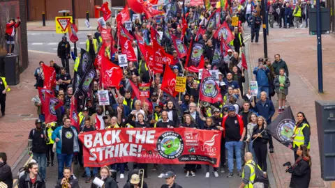 Thousands rally in Birmingham in support of striking bin workers