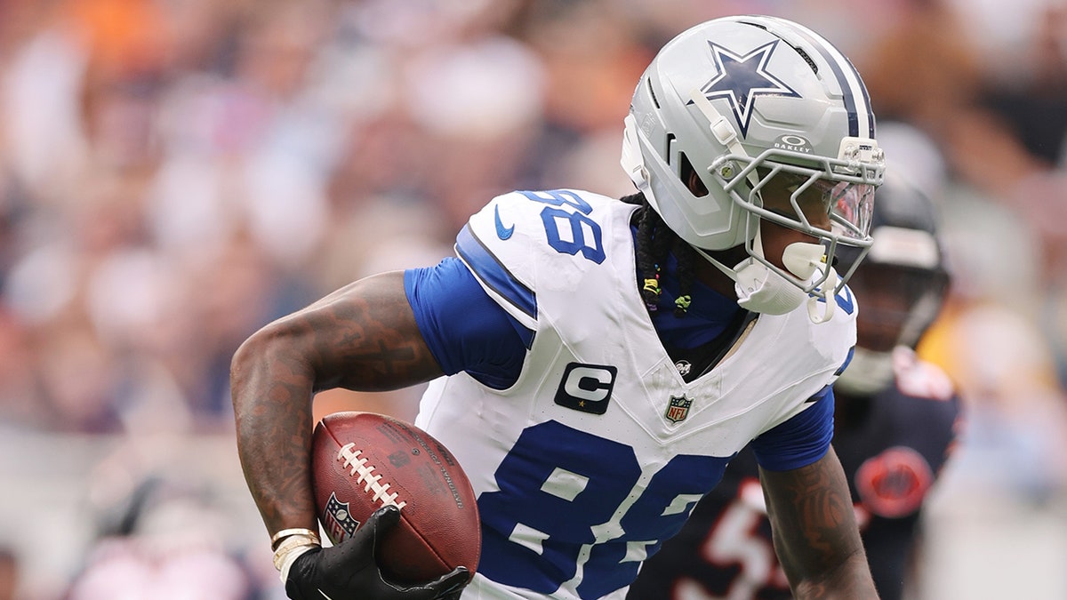 Cowboys' CeeDee Lamb could miss 3-4 weeks with high ankle sprain, report says