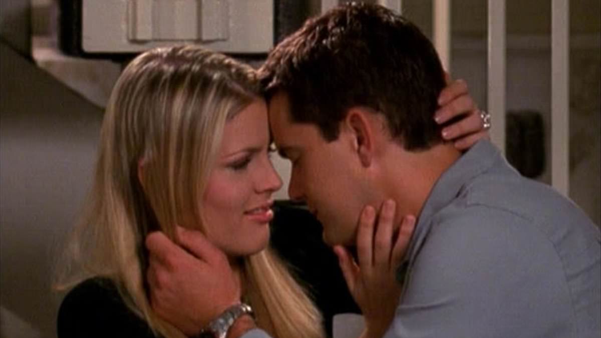 Dawson's Creek reunion delivers steamy kiss as cast raises funds for cancer charity