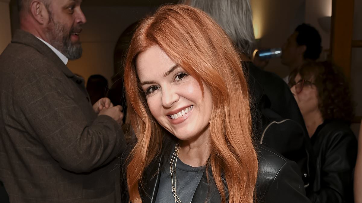 Isla Fisher says she was pressured into stripping for men's magazines; best friend Kate Ritchie admits jealousy of her career