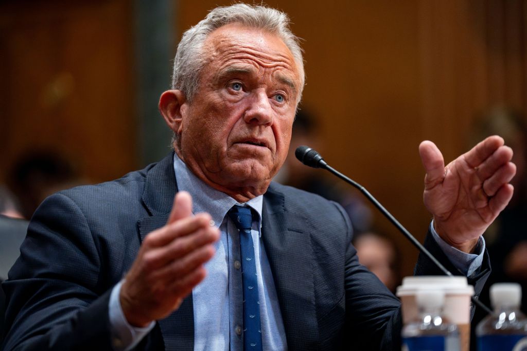 RFK Jr.’s vaccine advisers decline to recommend COVID-19 shots for Americans, leaving vaccination to individual choice