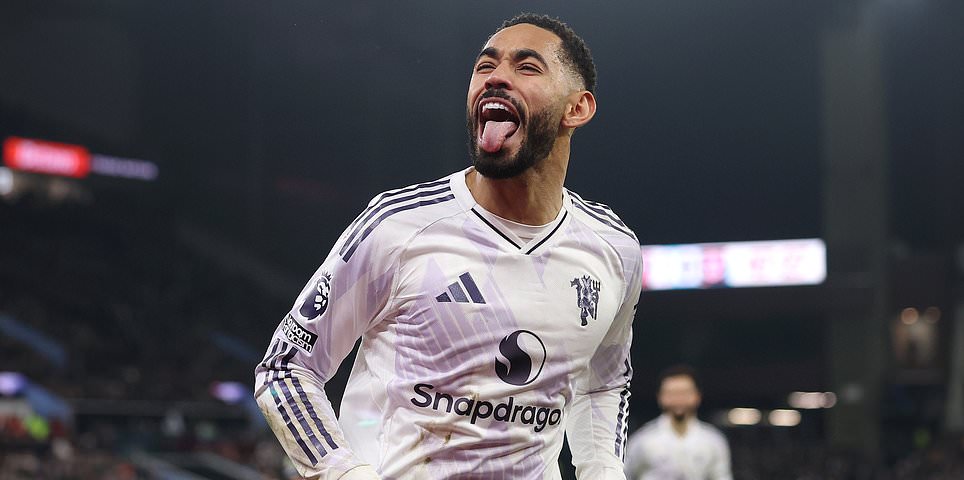 Matheus Cunha scores for United