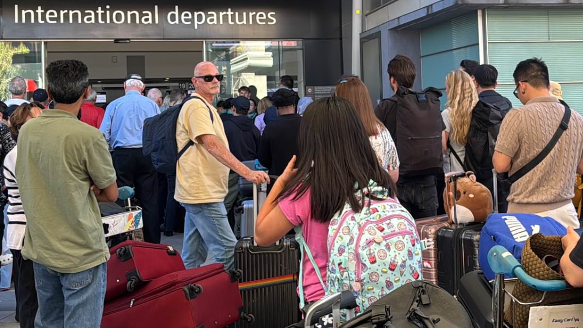 Hundreds evacuated from Perth Airport after fire alarm prompts mass evacuation