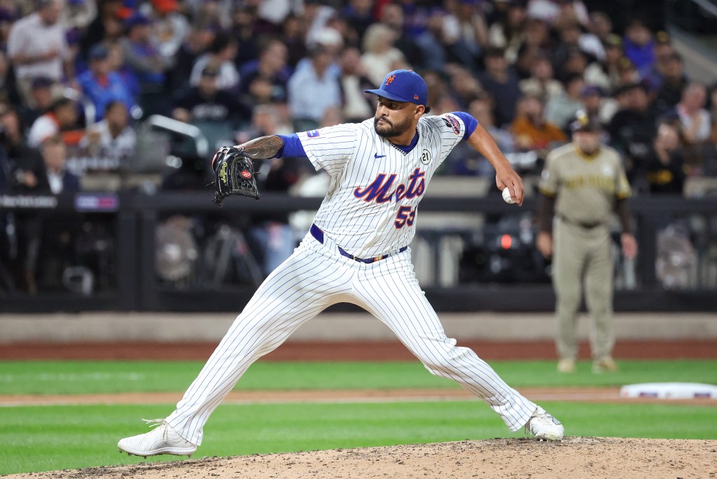 Francisco Lindor celebrates his home run