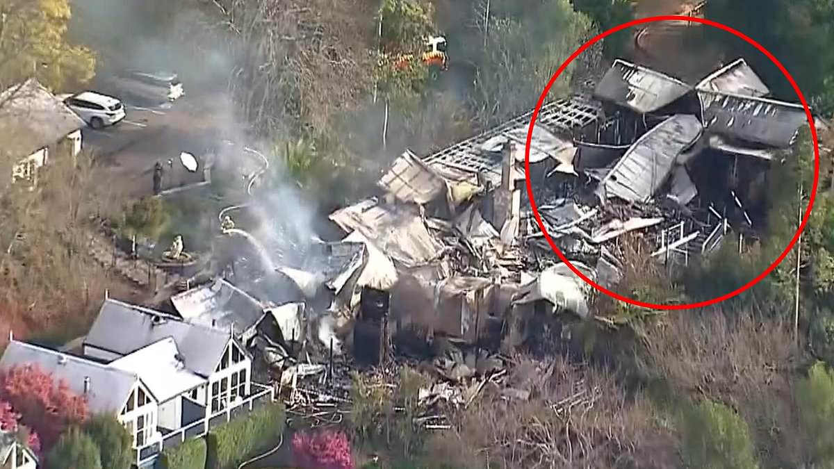 Two popular Australian wedding venues destroyed by overnight fires in NSW and Victoria