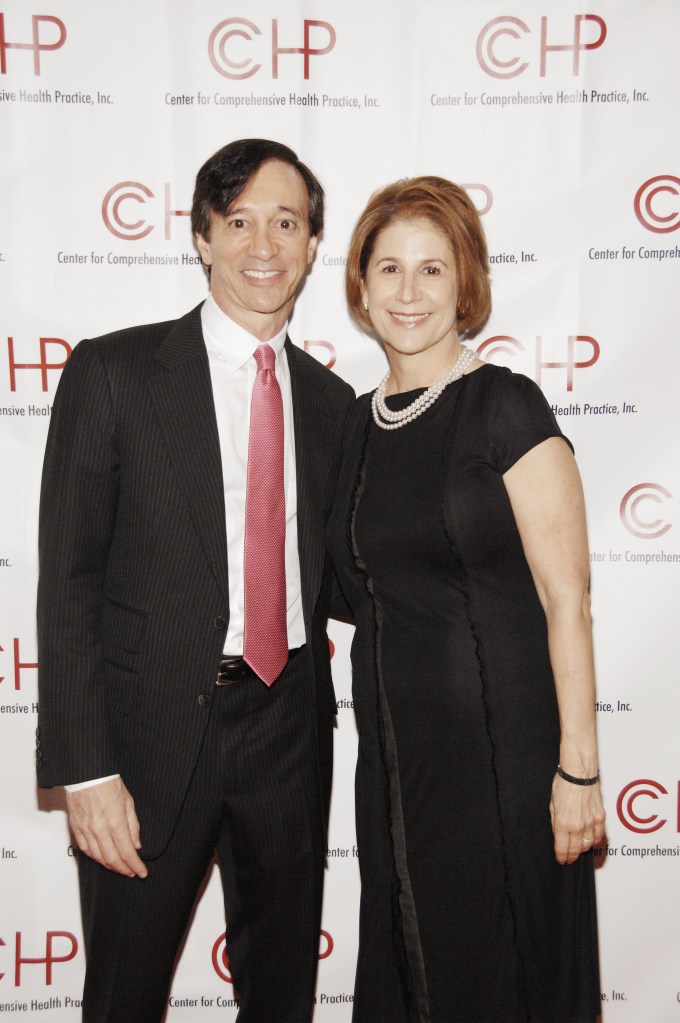 howie-rubin-mary-henry-attend-112190669_5ef437