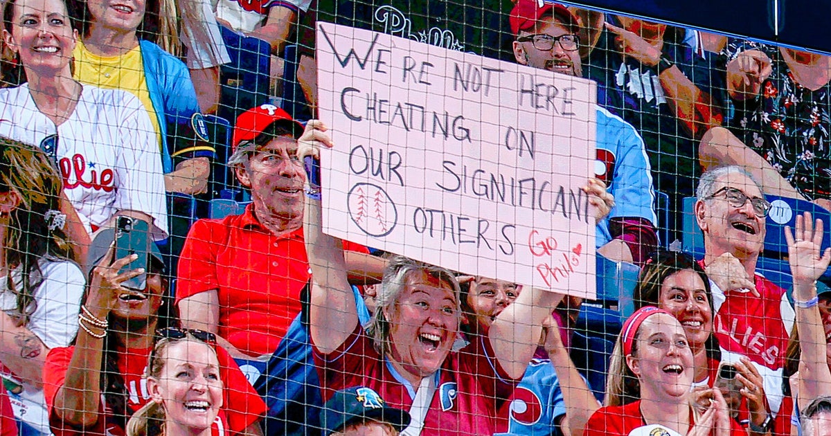 Therapists Explain Why Coldplay Kiss-Cam Moment Went Viral as Cabot Breaks Silence