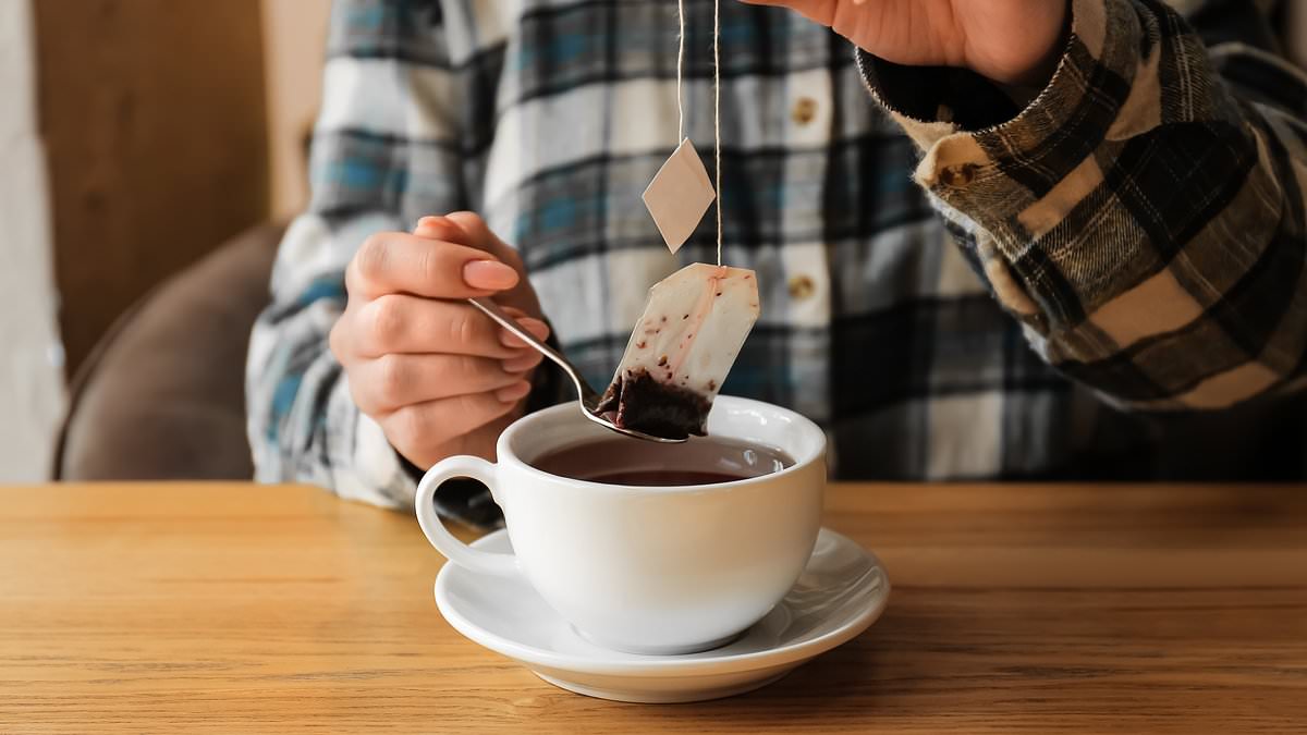 Tea may lower women's hip fracture risk, study finds