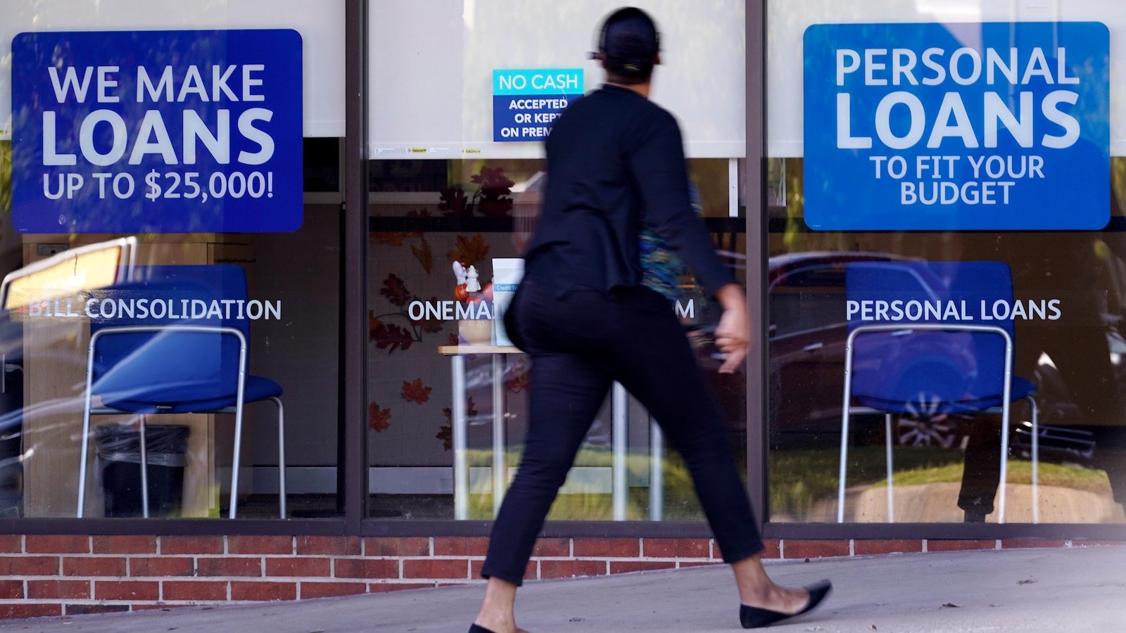 Gen Z credit scores fall sharply, prompting steps to improve